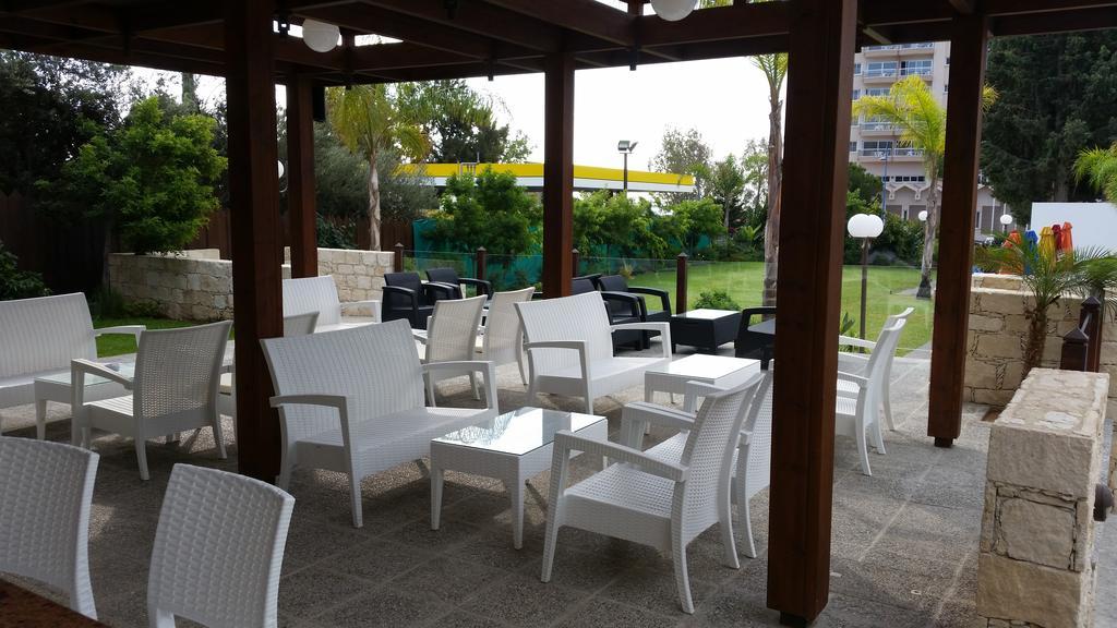 The Caravel Hotel Limassol Exteriör bild