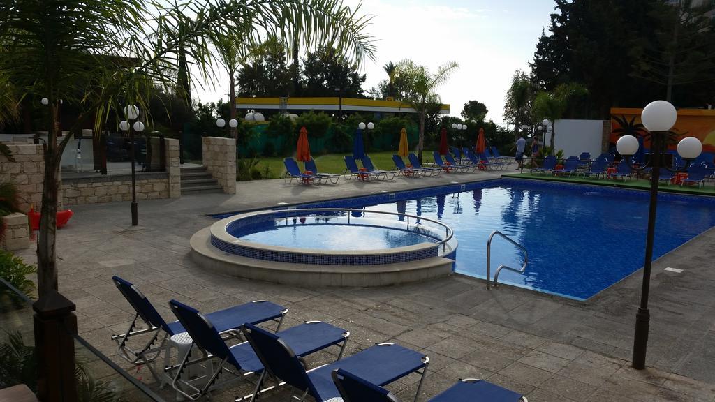 The Caravel Hotel Limassol Exteriör bild