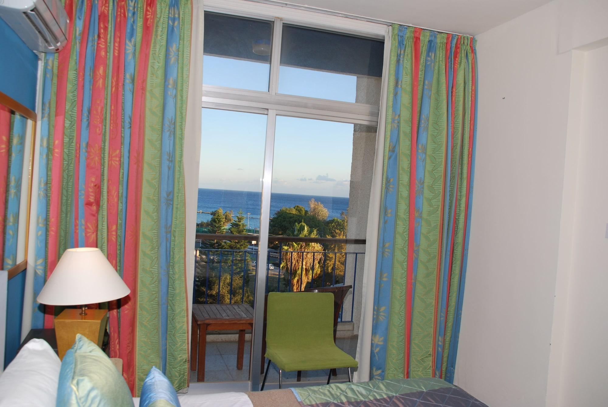 The Caravel Hotel Limassol Exteriör bild