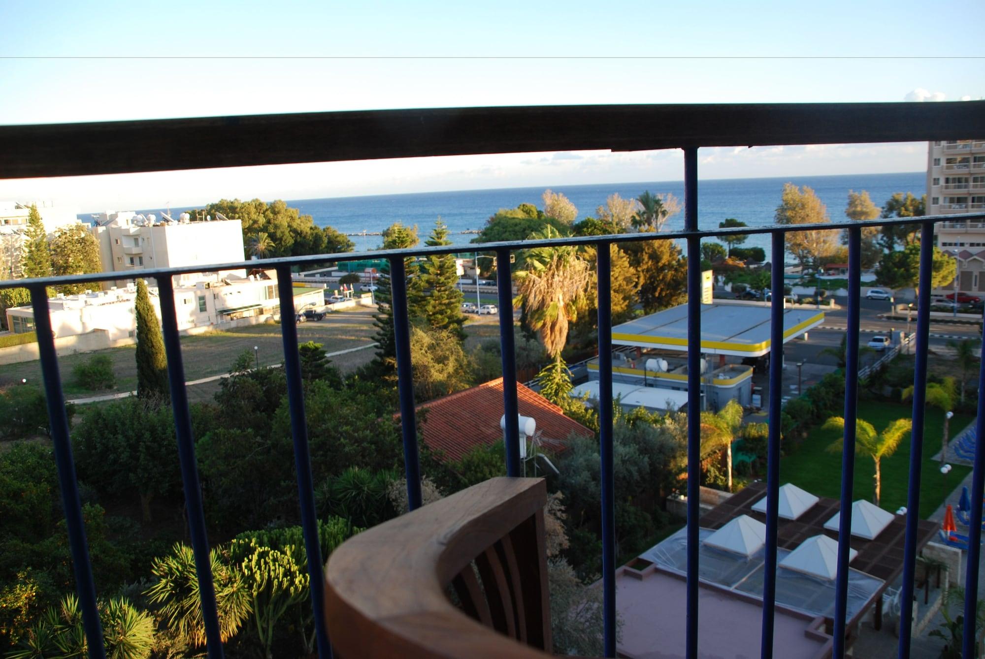 The Caravel Hotel Limassol Exteriör bild