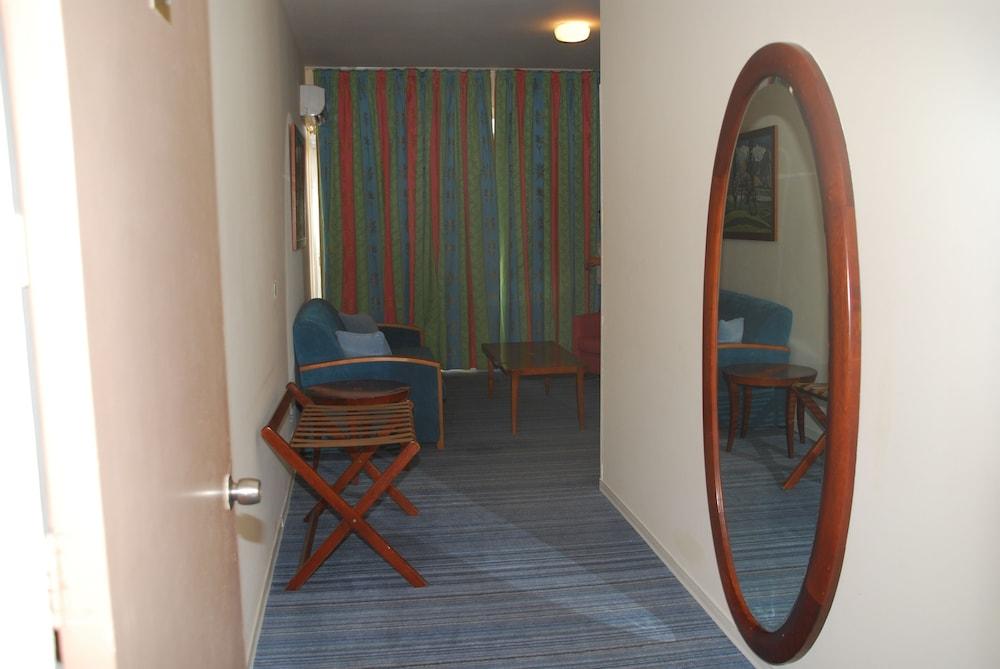 The Caravel Hotel Limassol Exteriör bild