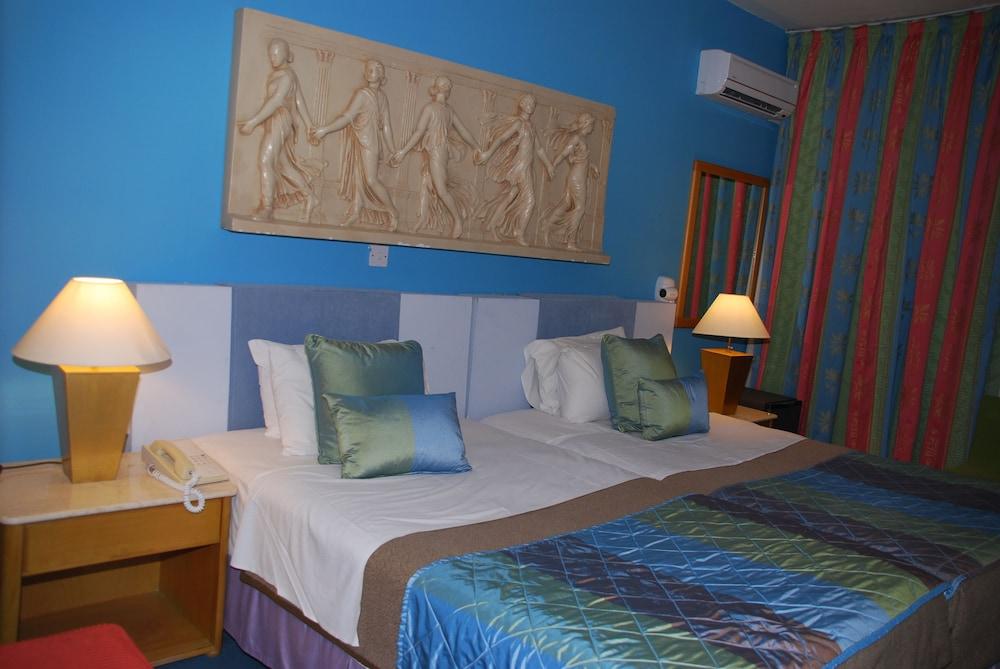 The Caravel Hotel Limassol Exteriör bild