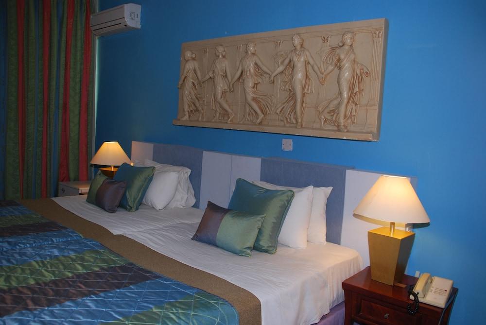 The Caravel Hotel Limassol Exteriör bild