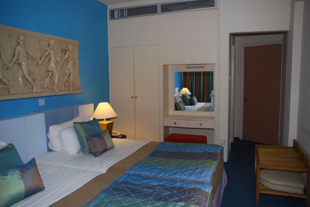 The Caravel Hotel Limassol Exteriör bild