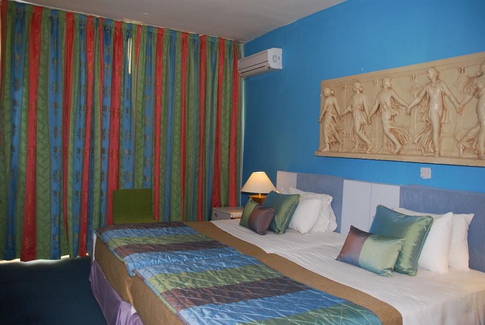The Caravel Hotel Limassol Exteriör bild