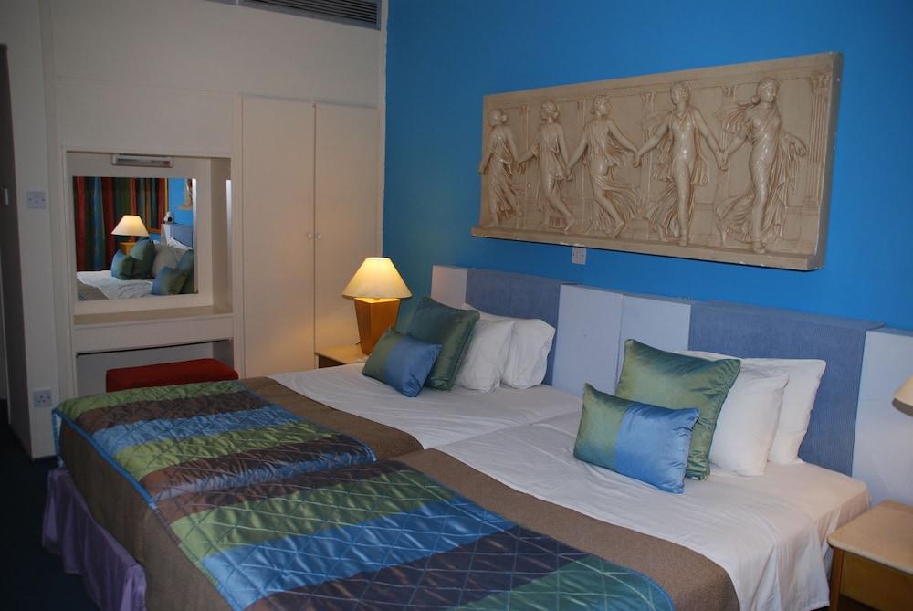 The Caravel Hotel Limassol Exteriör bild
